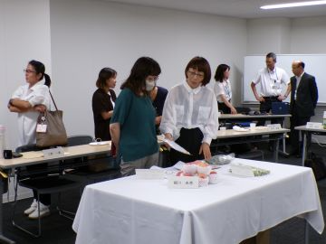 持参いただいた農産物も展示して参加者同士が交流