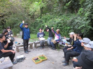 休憩中・おやつをめぐる争奪戦