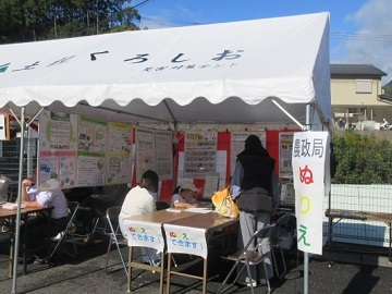 ブースを訪れた来場者