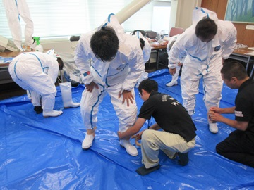 防護服の着脱訓練