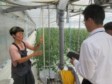 真島さん（左側）との意見交換の様子