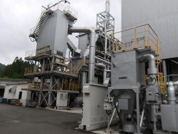 園芸ハウスに隣接するバイオマス発電施設