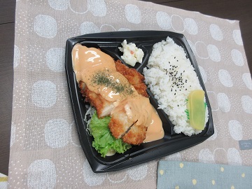 高知名物チキン南蛮弁当