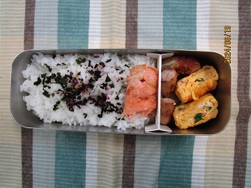 鮭、卵焼き!王道弁当