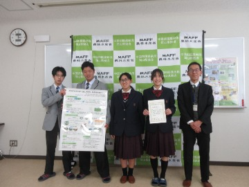 中村支局長と生徒の皆さん