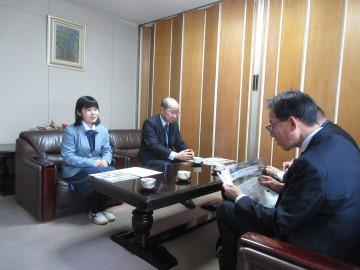 生徒と校長(奥)との意見交換の様子