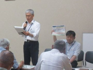 熱弁をふるう県拠点職員