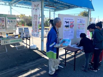 来場者への施策PRの様子