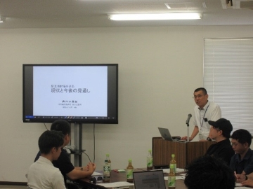 情報提供を行う柚木参事官