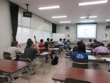 積極的に発言する学生の皆さん