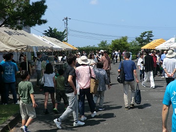 会場
