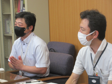 フードドライブ等の取組を説明する協議会担当者