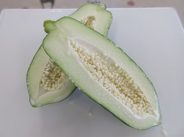 青パパイヤの実