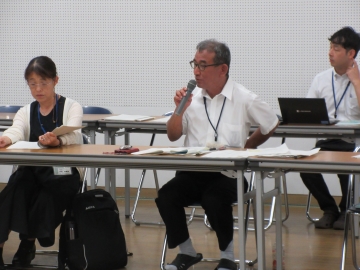 積極的に質問する参加者