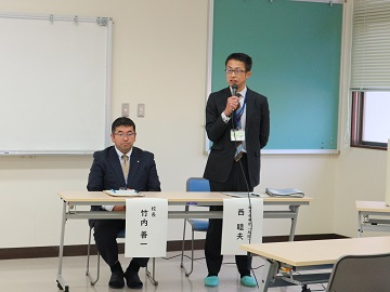 イベントを講評する西地方参事官