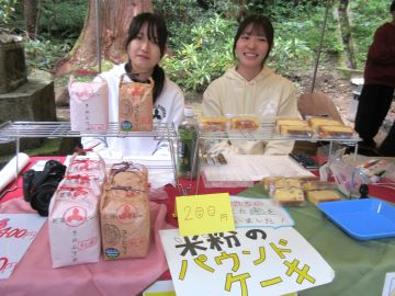 米粉ケーキの販売風景