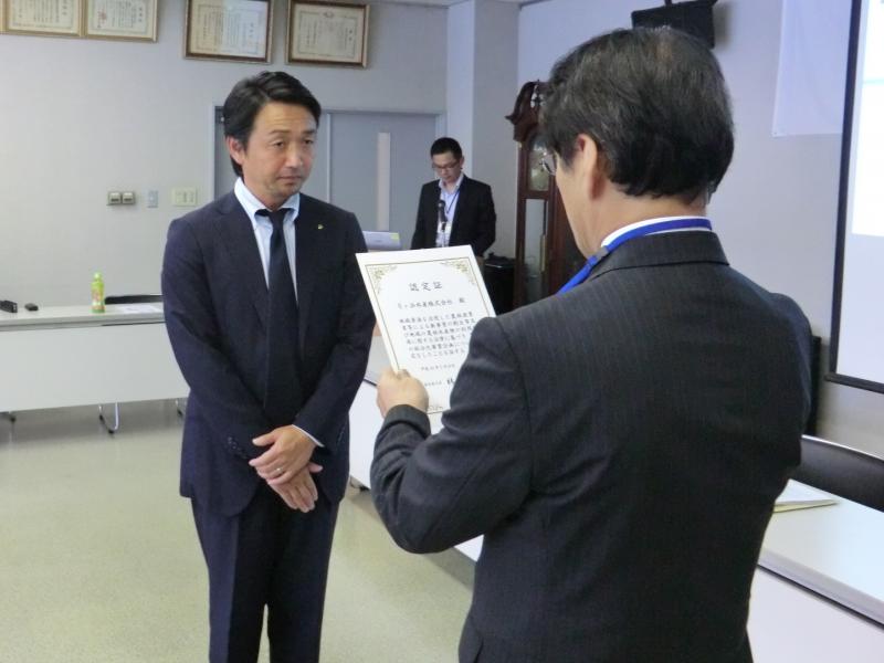 260611認定証交付の様子