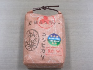 「みえるらべる」を貼ったコシヒカリ