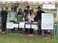 大学生が栽培したさつまいもと里芋の販売で地域交流