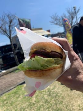 完成したジビエバーガー