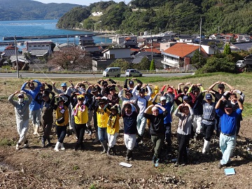 閉会式終了後、参加者全員が参加し、来年の開催を約束し一致団結！