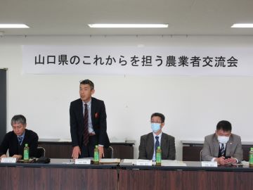 挨拶する小松地方参事官
