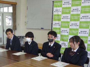 先生と受賞者のみなさん