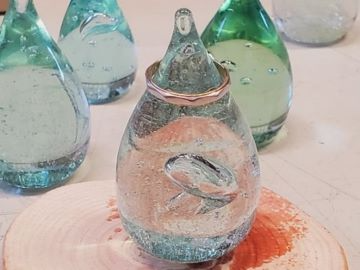 花硝子（バラの灰等の不純物の 気泡による模様）
