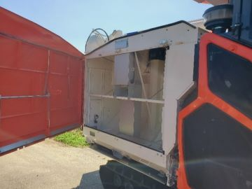 中央部の箱状が食味・収量センサー