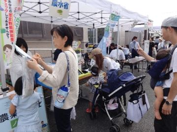 情報発信コーナー(ベジチェック®)の様子