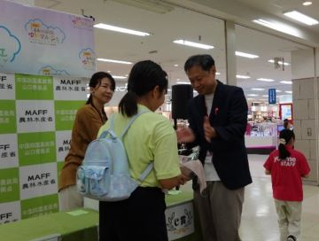 クイズ大会で景品の農産物をゲット