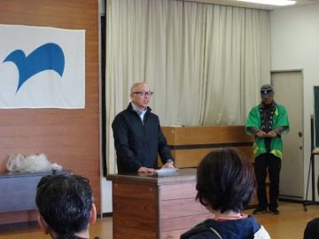 開会式で挨拶する松下地方参事官