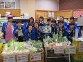 販売開始を前に元気な生徒たち