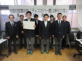石田高校の皆様と小野寺地方参事官（左端）