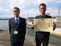 上村広和さん（右）と清水地方参事官（左）
