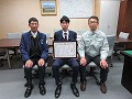 左から馬田雄一郎さん、雄大さん、西参事官