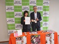 山部代表(左)と諸岡参事官(右)