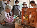 根切りのポイントを教わる様子