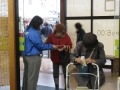 フェアプライスプロジェクトのチラシ配布