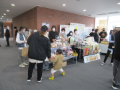 にぎわう会場内