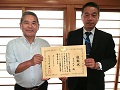 東丸さん（左）と関地方参事官（右）