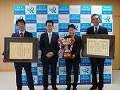 町長を表敬訪問するぶどう部会