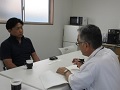意見交換の様子：井口代表取締役（左）