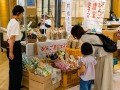 賑わう野菜販売コーナー