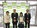 中村支局長(右)と受賞者等