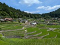 青空の下に広がる棚田