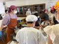加藤講師による米粉パン教室の様子