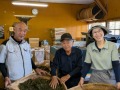 製茶作業を行う皆さん
