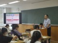学生に講義を行う上枝総括農政推進官