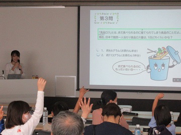 溝口係員による説明